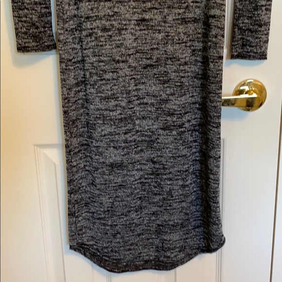 Fitted mock neck dress - Picture 3 of 4